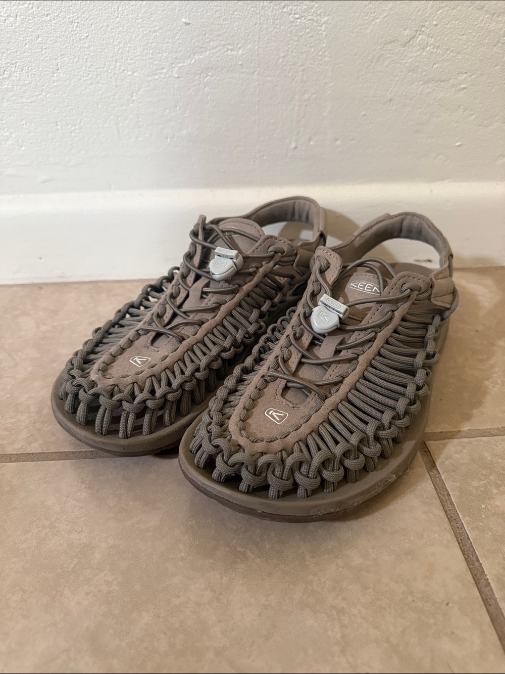 KEEN UNEEK Woven Outdoor Sandals US 8.5 EU41